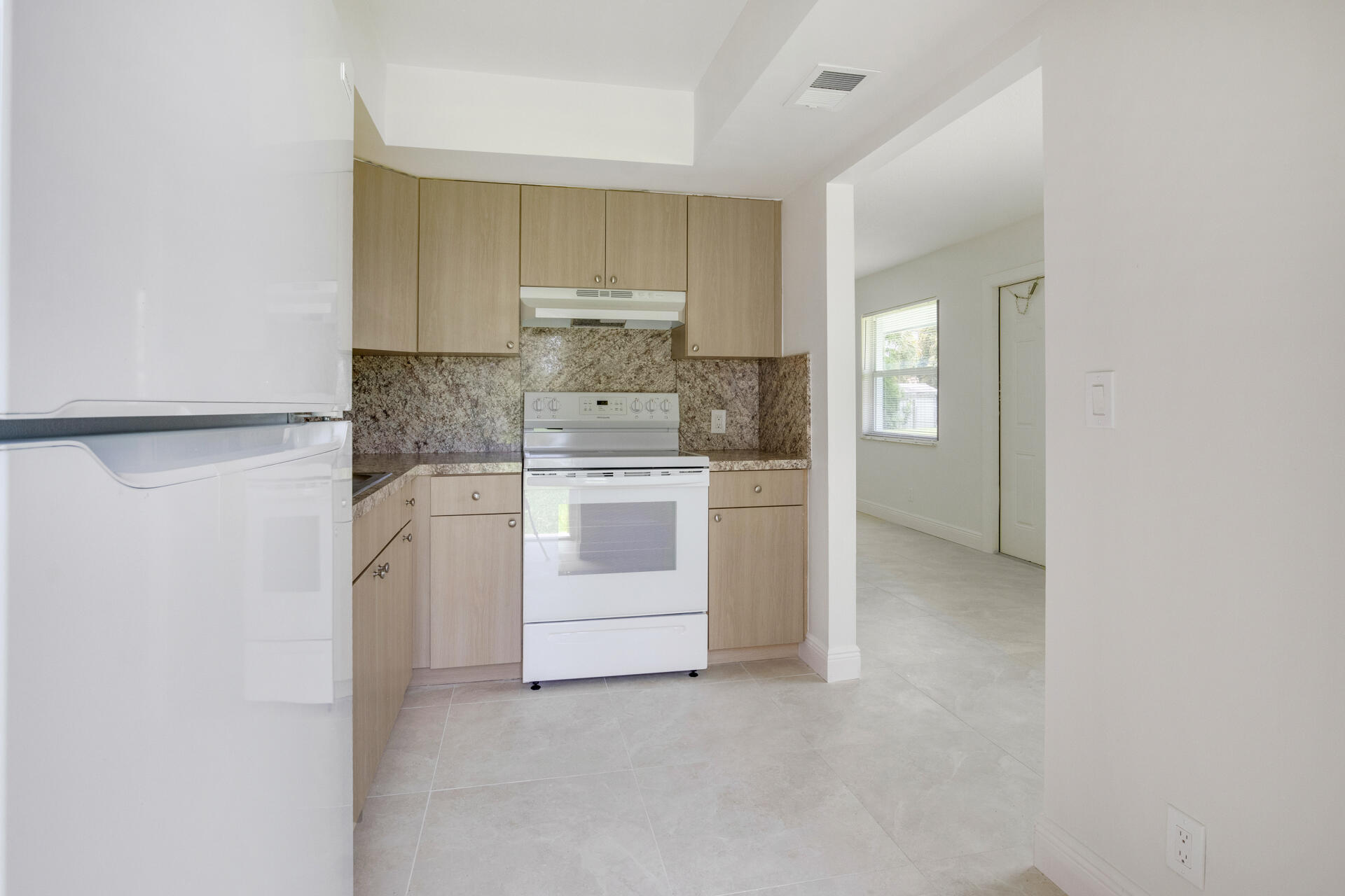 4379 Cocoanut Road West Palm Beach, FL 33406 - Photo 2 of 15 10 Kitchen 1