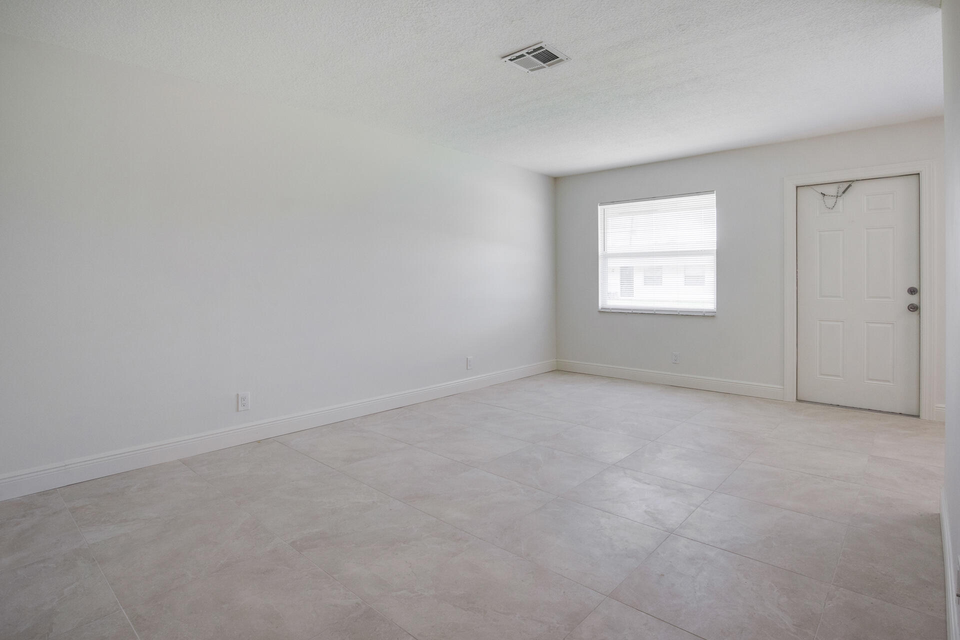 4379 Cocoanut Road West Palm Beach, FL 33406 - Photo 10 of 15 19 Room 6