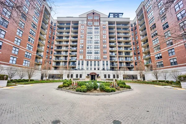 $2,500,000 | 55 West Delaware Place, Unit 1120, Chicago, IL 60610