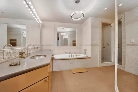 $2,500,000 | 55 West Delaware Place, Unit 1120, Chicago, IL 60610