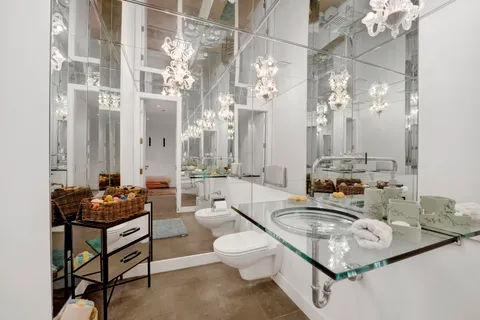 $2,500,000 | 55 West Delaware Place, Unit 1120, Chicago, IL 60610