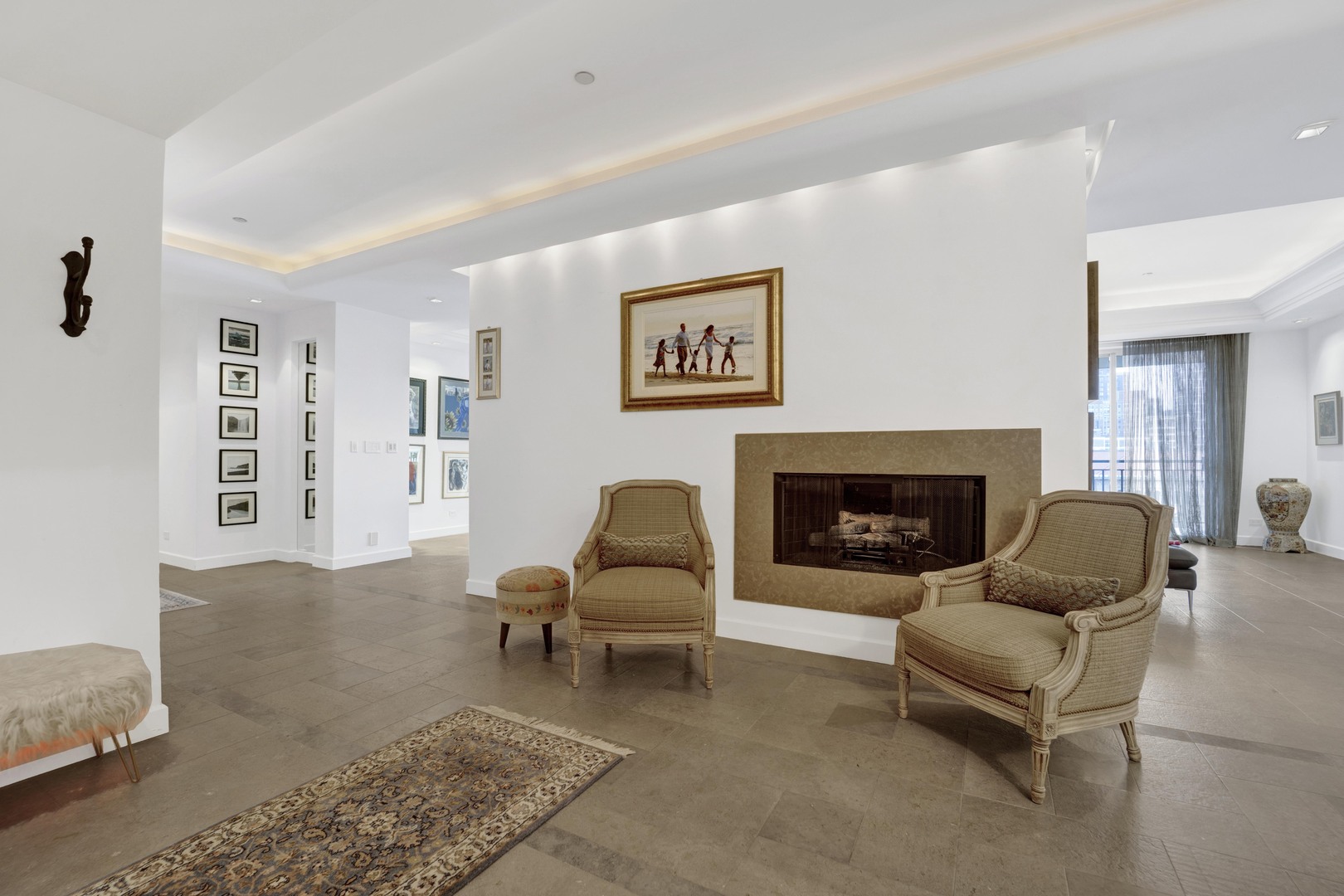 55 West Delaware Place, Unit 1120 Chicago, IL 60610 - Photo 2 of 36