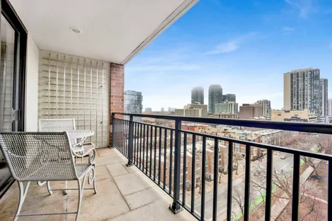 $2,500,000 | 55 West Delaware Place, Unit 1120, Chicago, IL 60610