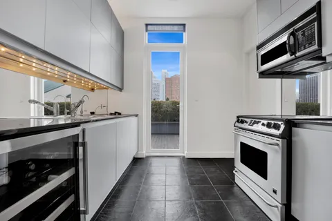 $2,500,000 | 55 West Delaware Place, Unit 1120, Chicago, IL 60610