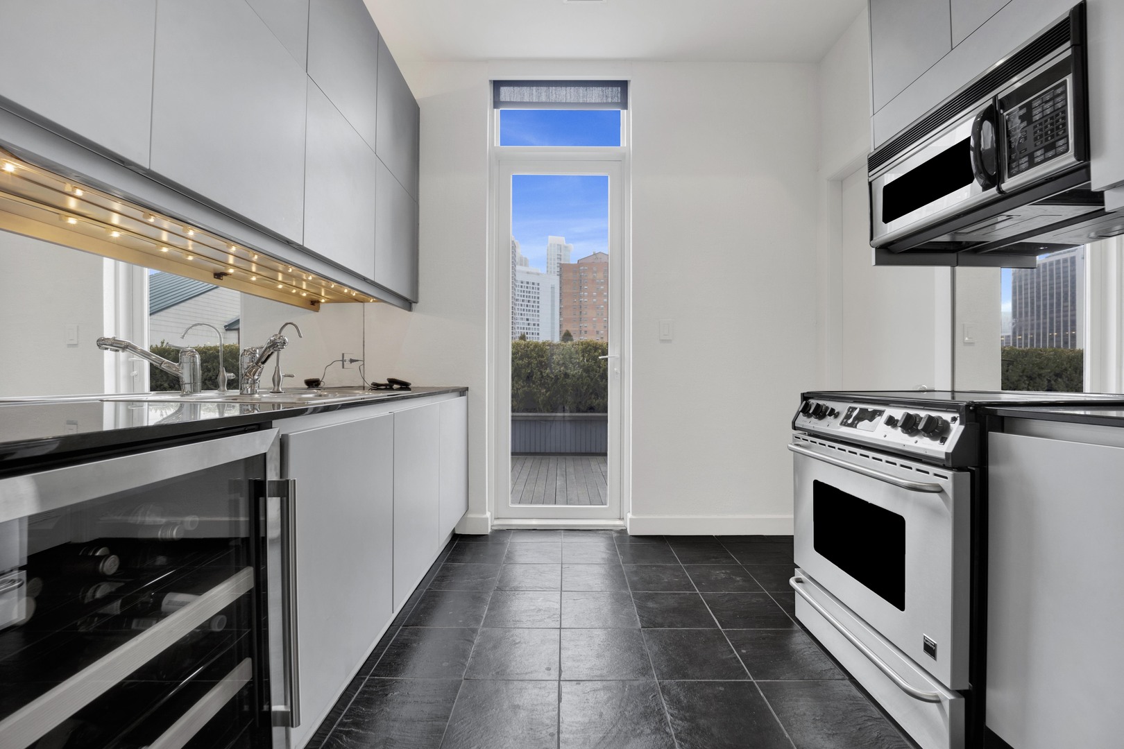 55 West Delaware Place, Unit 1120 Chicago, IL 60610 - Photo 26 of 36