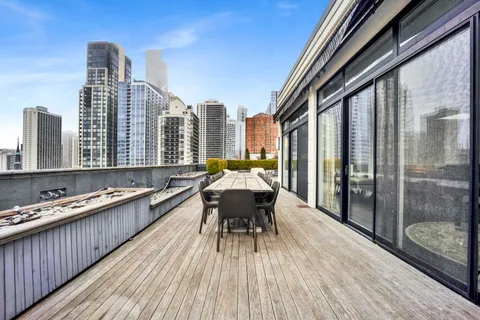 $2,500,000 | 55 West Delaware Place, Unit 1120, Chicago, IL 60610