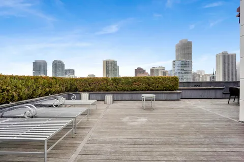 $2,500,000 | 55 West Delaware Place, Unit 1120, Chicago, IL 60610