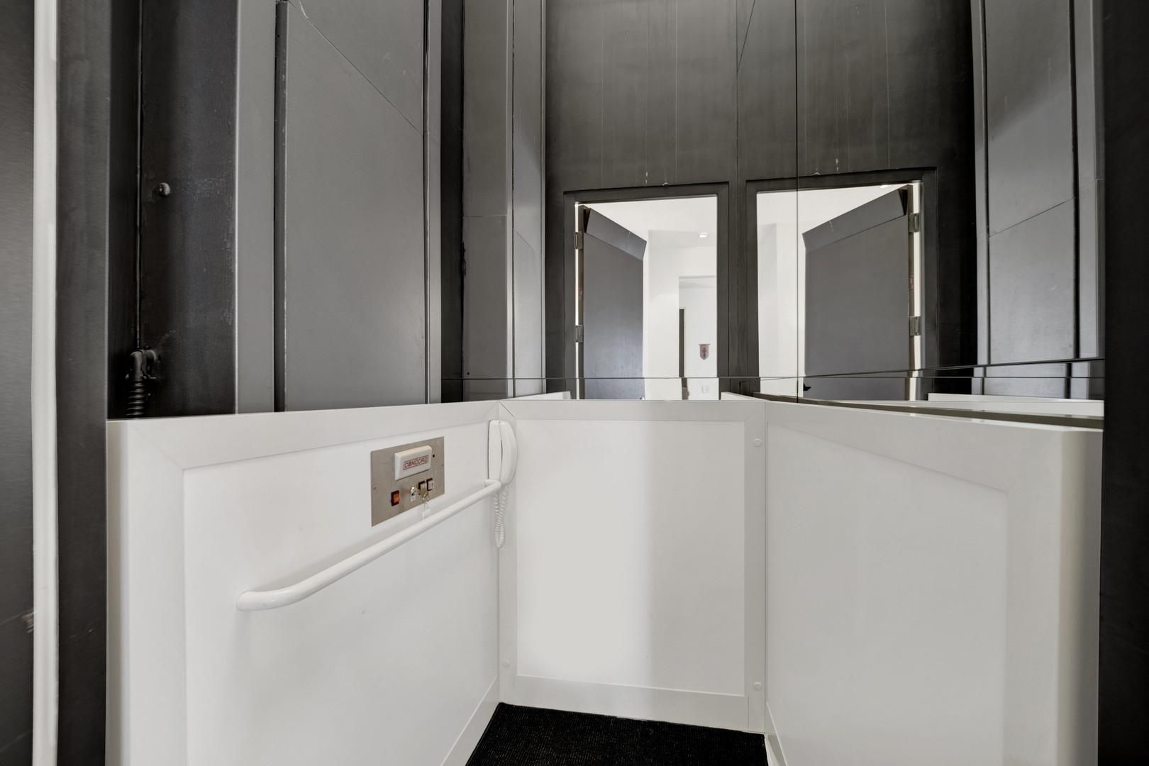 55 West Delaware Place, Unit 1120 Chicago, IL 60610 - Photo 34 of 36