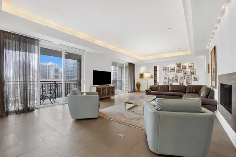 $2,500,000 | 55 West Delaware Place, Unit 1120, Chicago, IL 60610