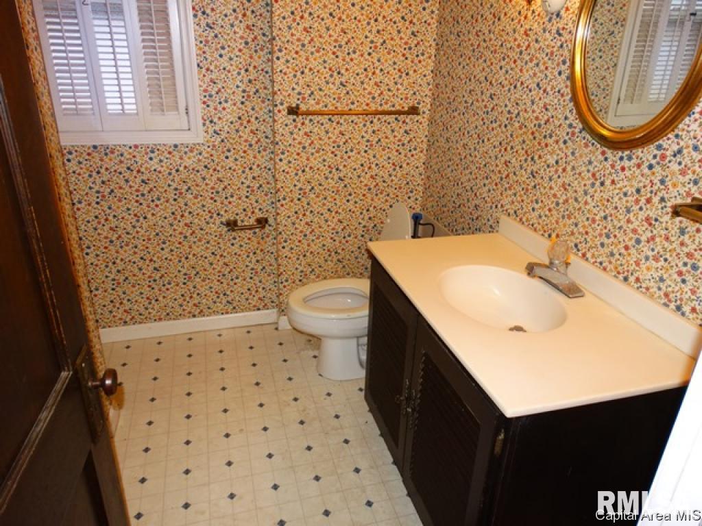 925 West Lawrence Avenue Springfield, IL 62704 - Photo 3 of 15 Gallery Image 3
