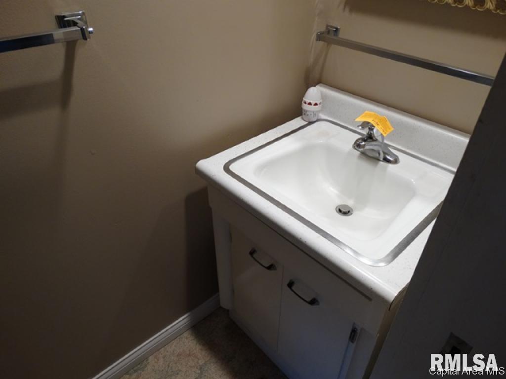 925 West Lawrence Avenue Springfield, IL 62704 - Photo 4 of 15 Gallery Image 4
