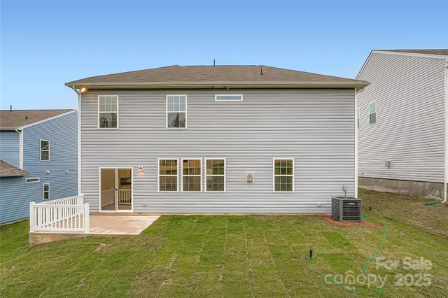 a view of a house with a big yard
