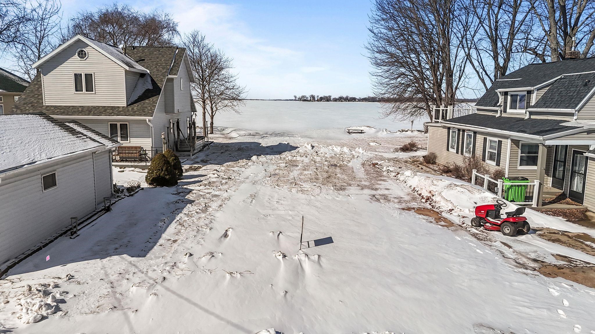 2959 Sunset Point Lane Oshkosh, WI 54904 - Photo 4 of 27