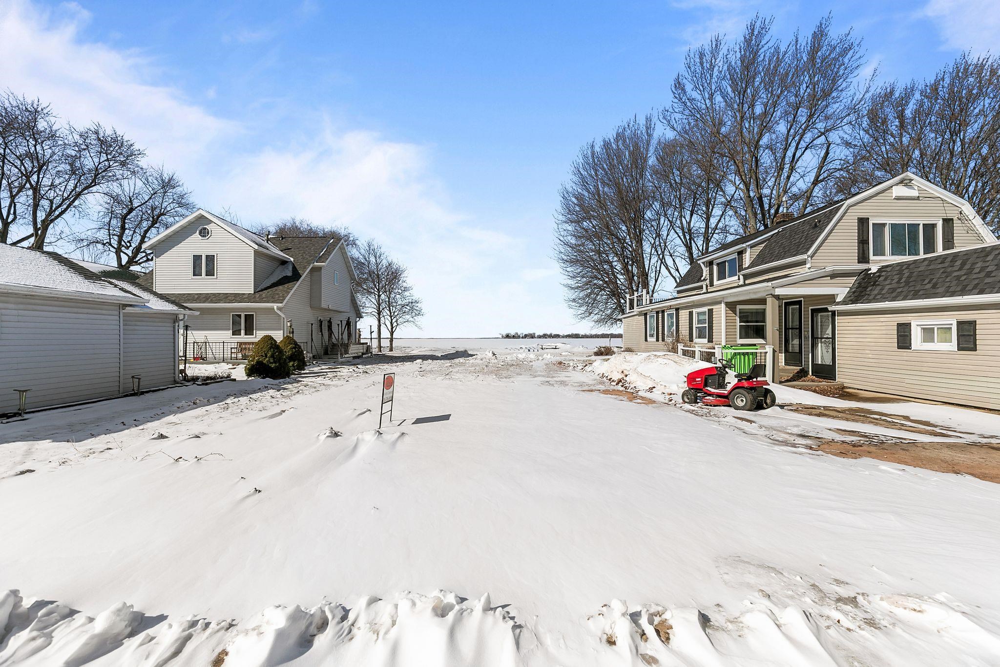 2959 Sunset Point Lane Oshkosh, WI 54904 - Photo 6 of 27