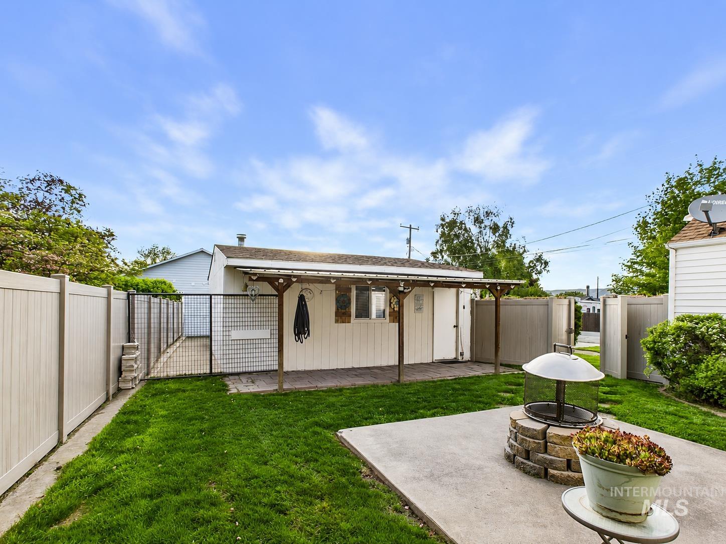 3422 6th Street Lewiston, ID 83501 - Photo 31 of 43 Expansive backyard featuring a lush lawn, concrete patio, and a dedicated covered outdoor space