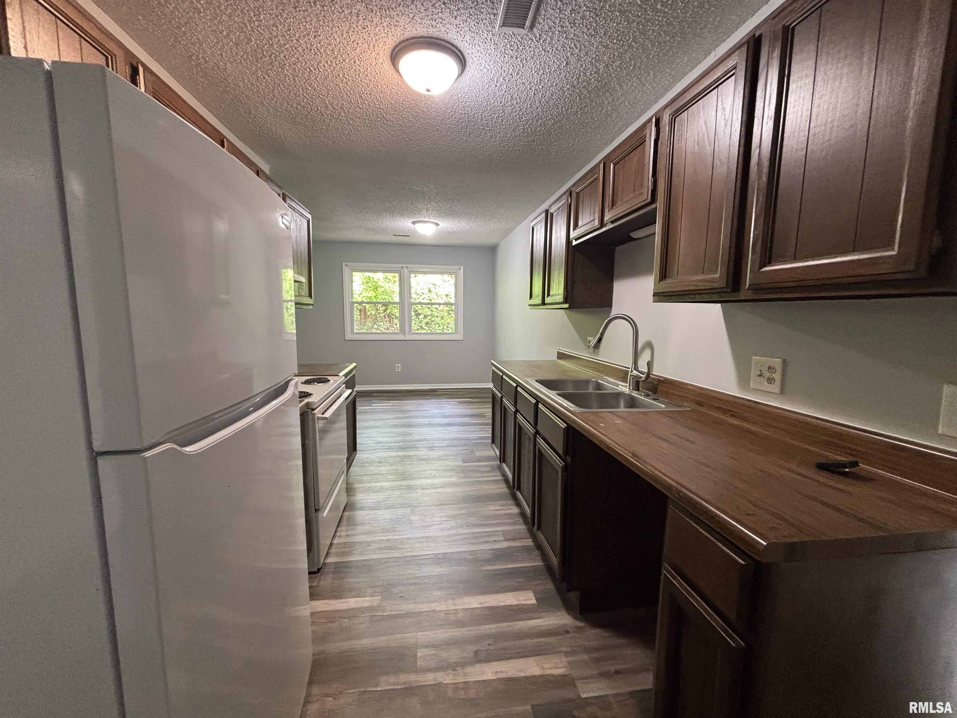 141 North Douglas Avenue Springfield, IL 62702 - Photo 7 of 15