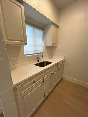 $1,800 | 1025 Meridian Avenue, Unit 207, Miami Beach, FL 33139