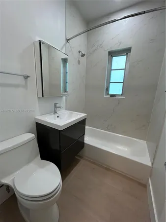 $1,800 | 1025 Meridian Avenue, Unit 207, Miami Beach, FL 33139