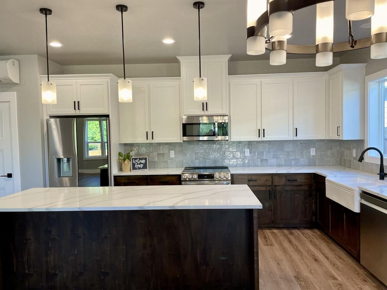347 Randy Street Ashland, OR 97520 - Photo 10 of 36 Kitchen