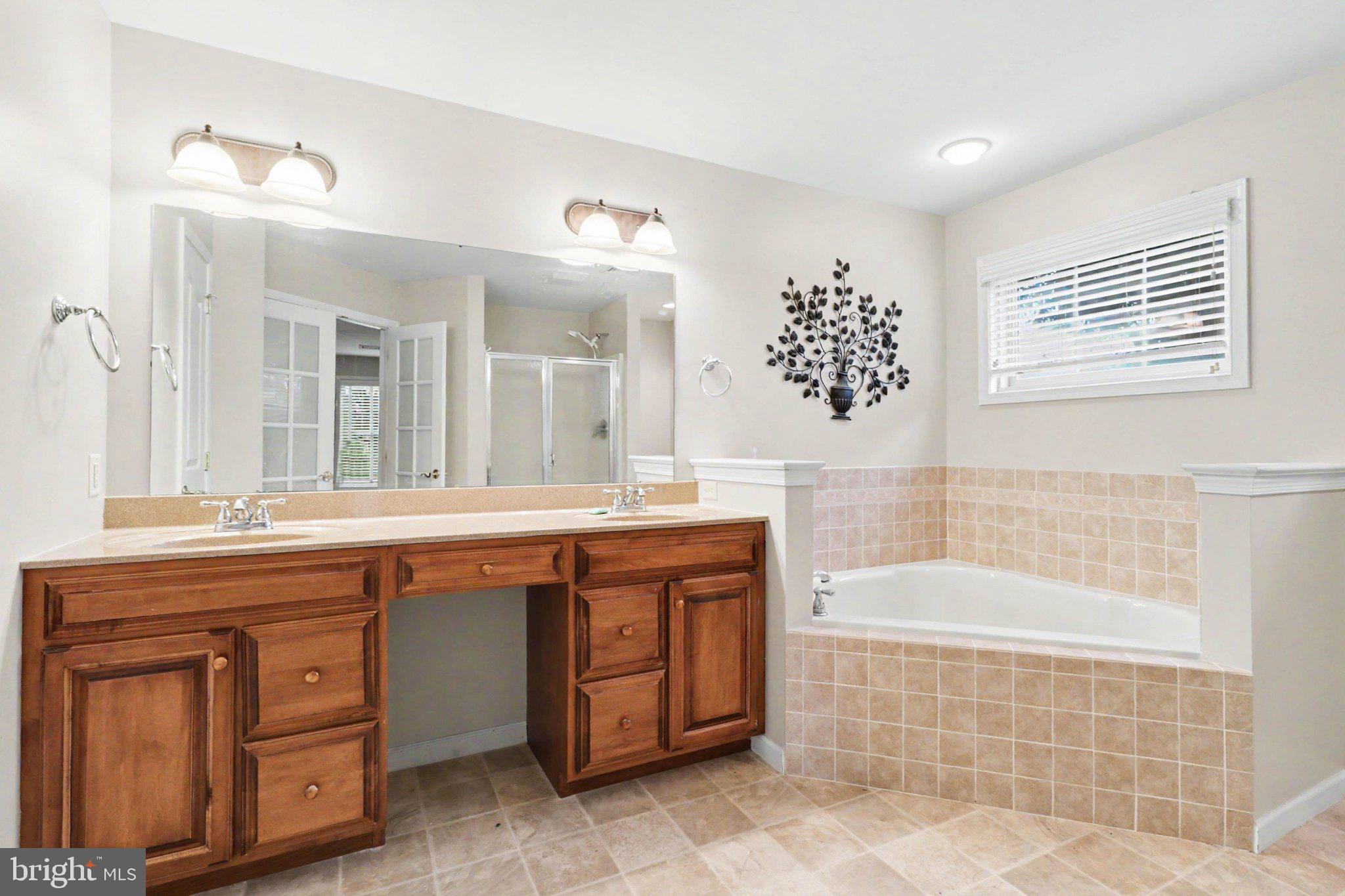 749 Heather Ridge Manheim, PA 17545 - Photo 15 of 36 Primary Bathroom