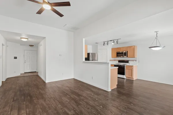 $1,750 | 200 Buttercup Street, Kyle, TX 78640