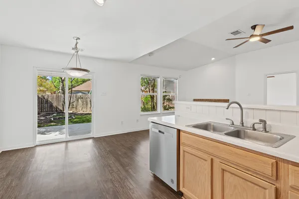 $1,750 | 200 Buttercup Street, Kyle, TX 78640