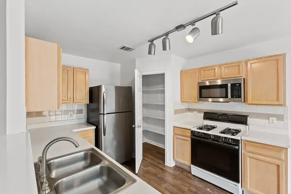 $1,750 | 200 Buttercup Street, Kyle, TX 78640