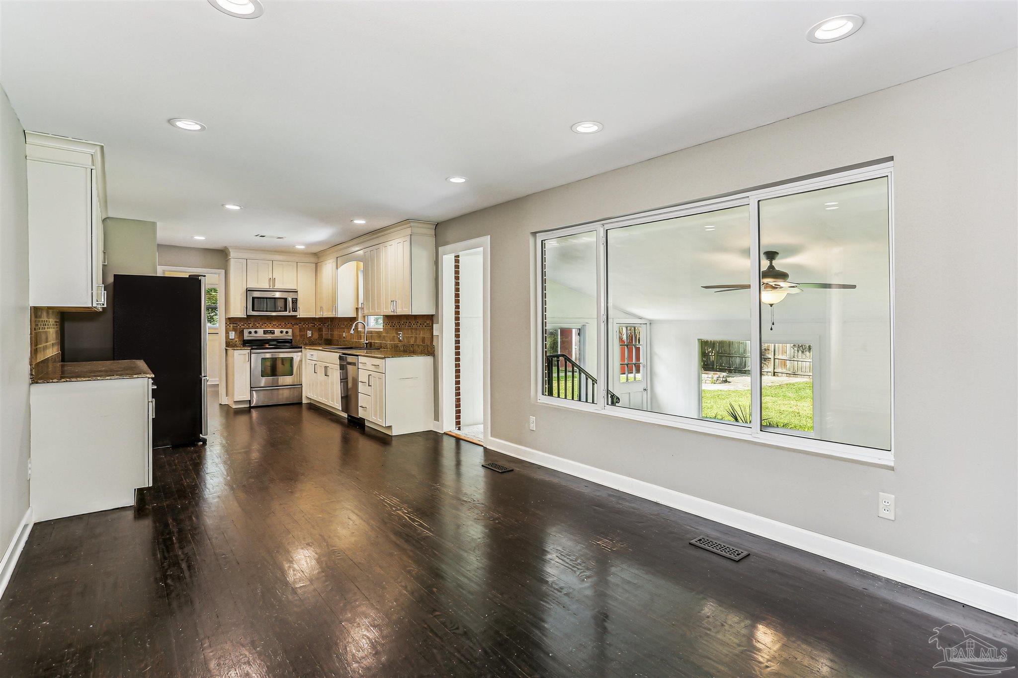 320 Gamarra Road Pensacola, FL 32503 - Photo 9 of 32