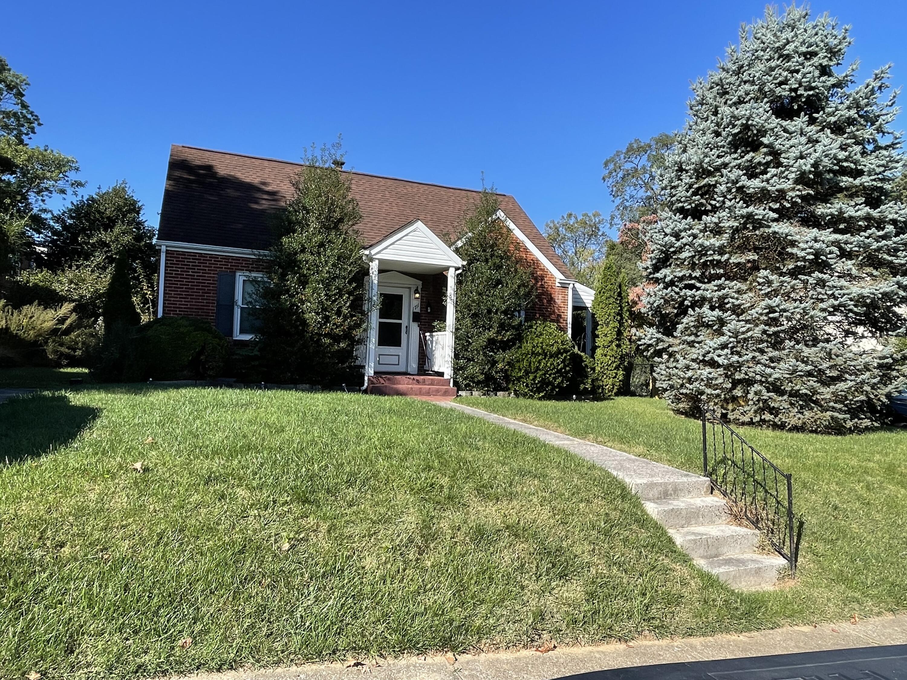 1711 Malvern Road Southwest Roanoke, VA 24015 - Photo 2 of 3 IMG_6811