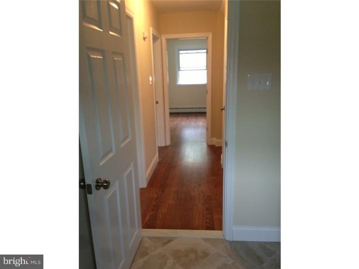 419 Penn Lane Springfield, PA 19064 - Photo 11 of 16 Hallway