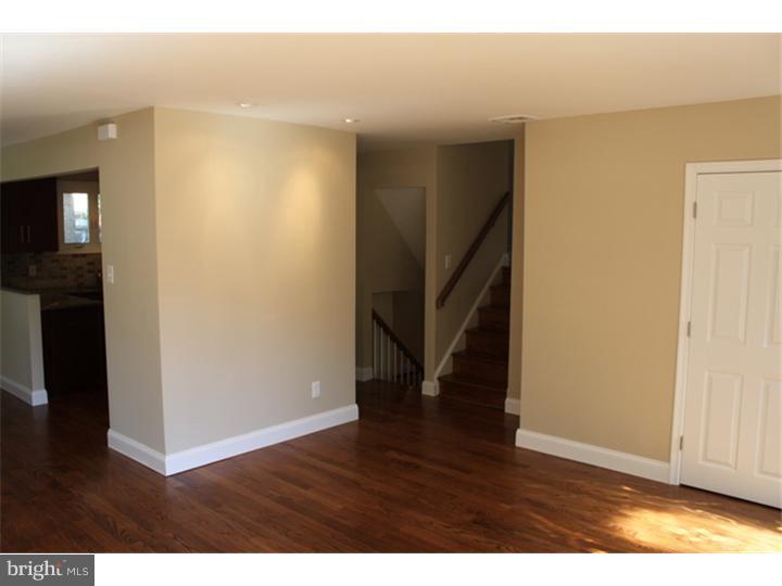 419 Penn Lane Springfield, PA 19064 - Photo 5 of 16 Living Room