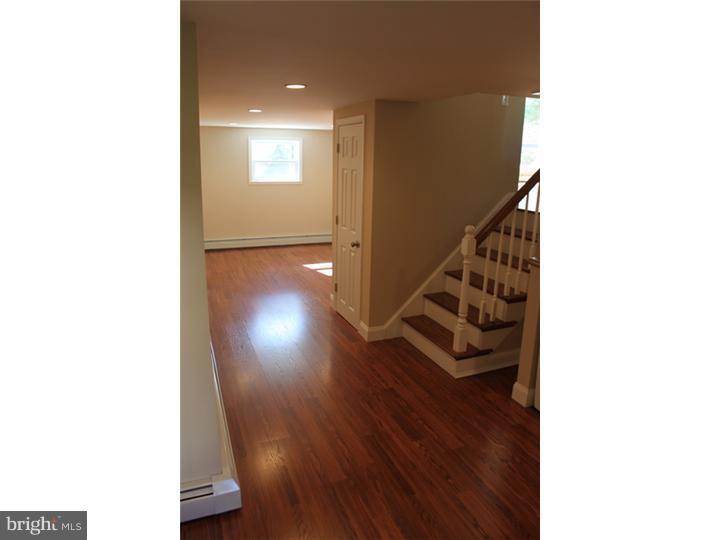 419 Penn Lane Springfield, PA 19064 - Photo 6 of 16