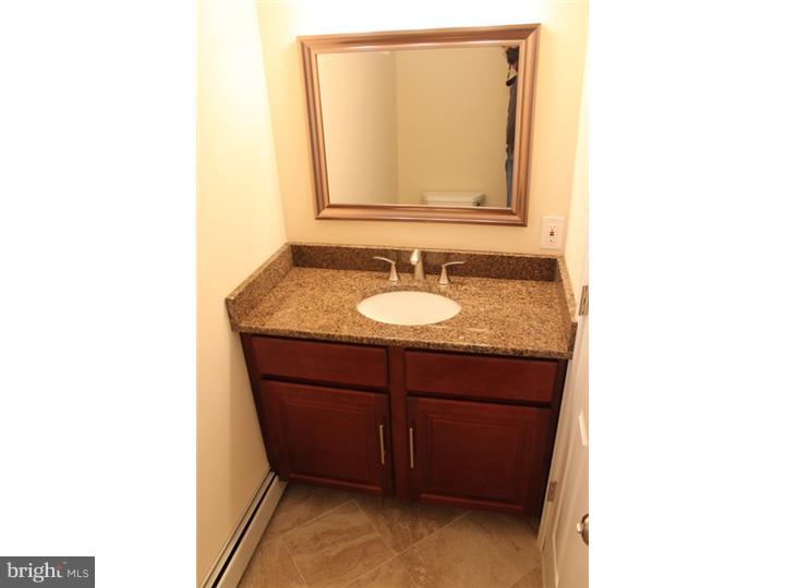 419 Penn Lane Springfield, PA 19064 - Photo 10 of 16 Bathroom