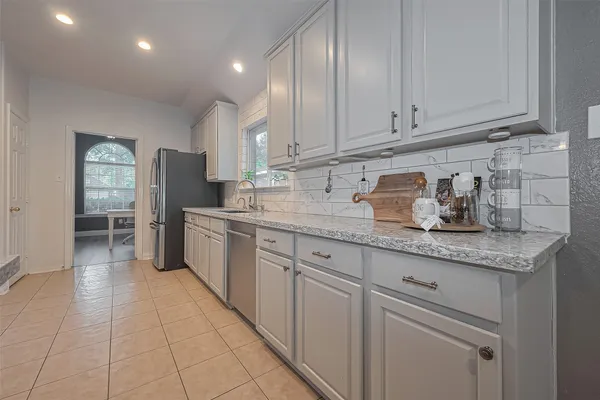 $2,500 | 119 Genesee Ridge Drive, The Woodlands, TX 77385