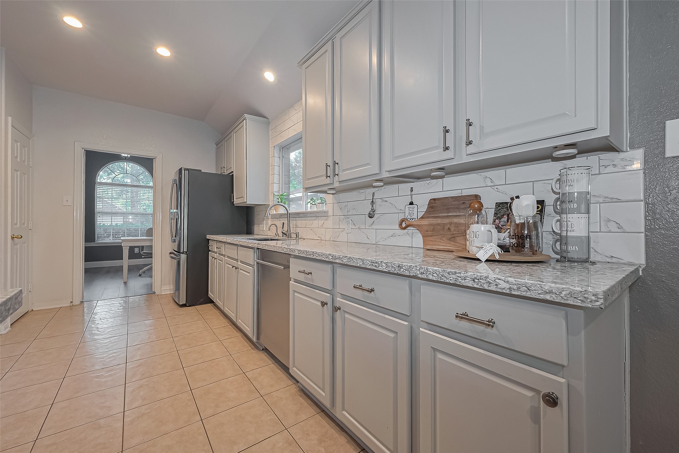 119 Genesee Ridge Drive The Woodlands, TX 77385 - Photo 16 of 32 Kitchen