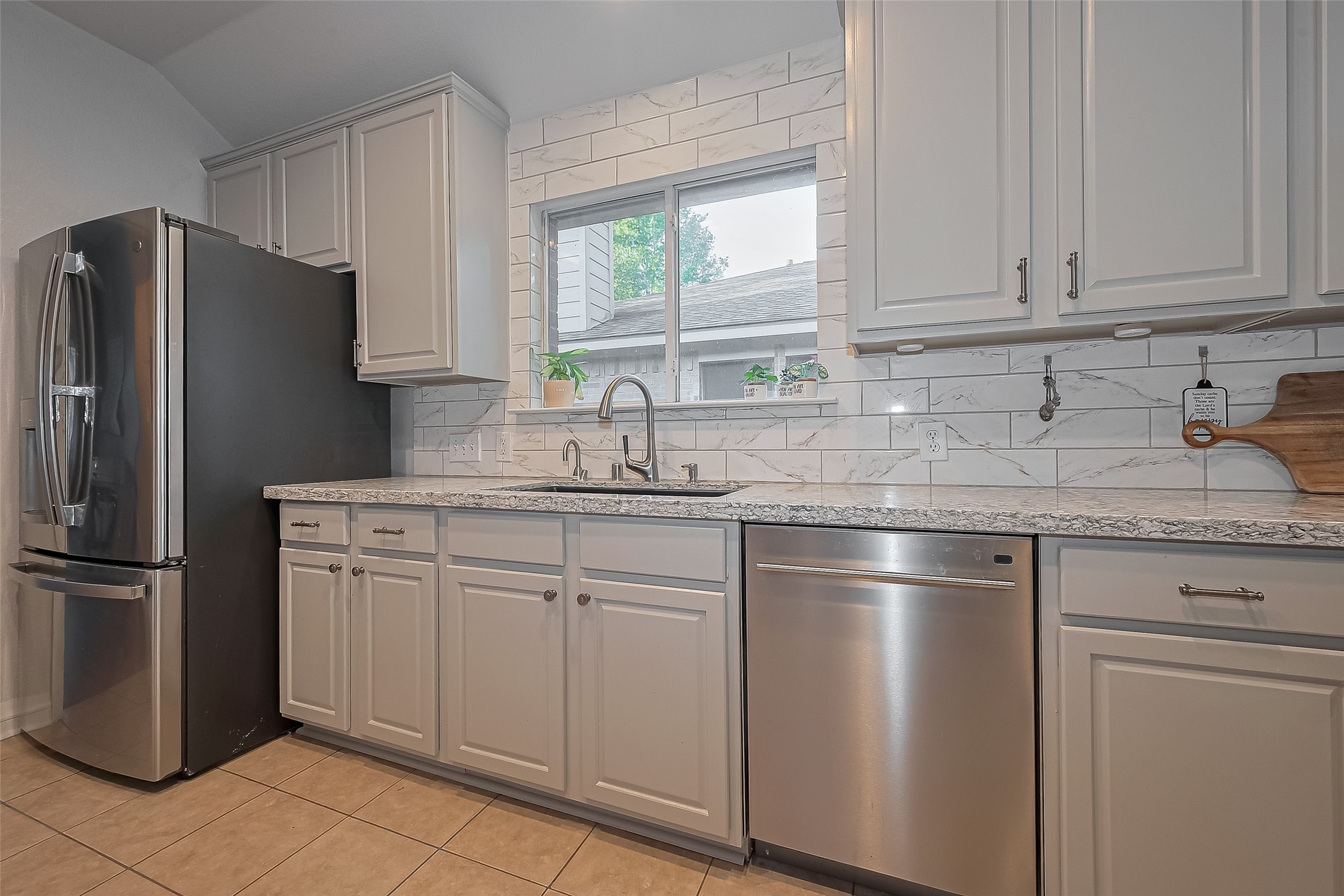 119 Genesee Ridge Drive The Woodlands, TX 77385 - Photo 18 of 32 Another view of Kitchen