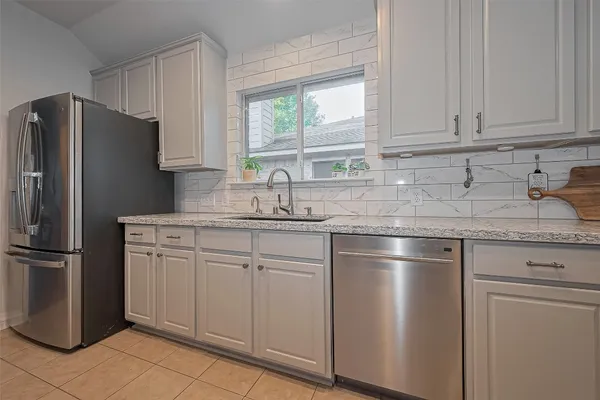 $2,500 | 119 Genesee Ridge Drive, The Woodlands, TX 77385