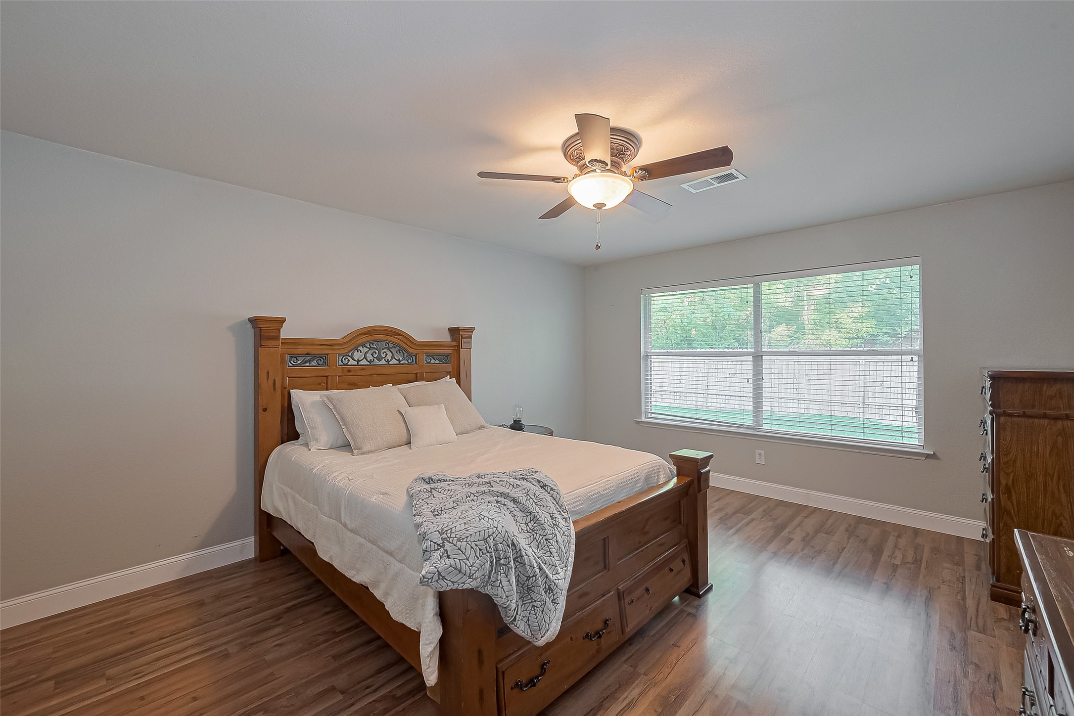 119 Genesee Ridge Drive The Woodlands, TX 77385 - Photo 19 of 32 Primary Bedroom