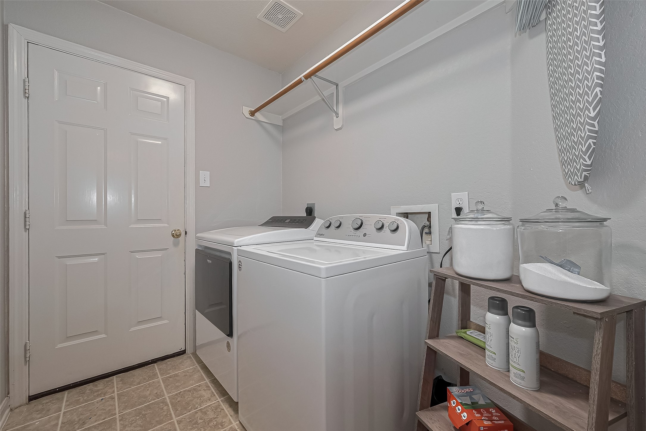 119 Genesee Ridge Drive The Woodlands, TX 77385 - Photo 24 of 32 Laundry Room