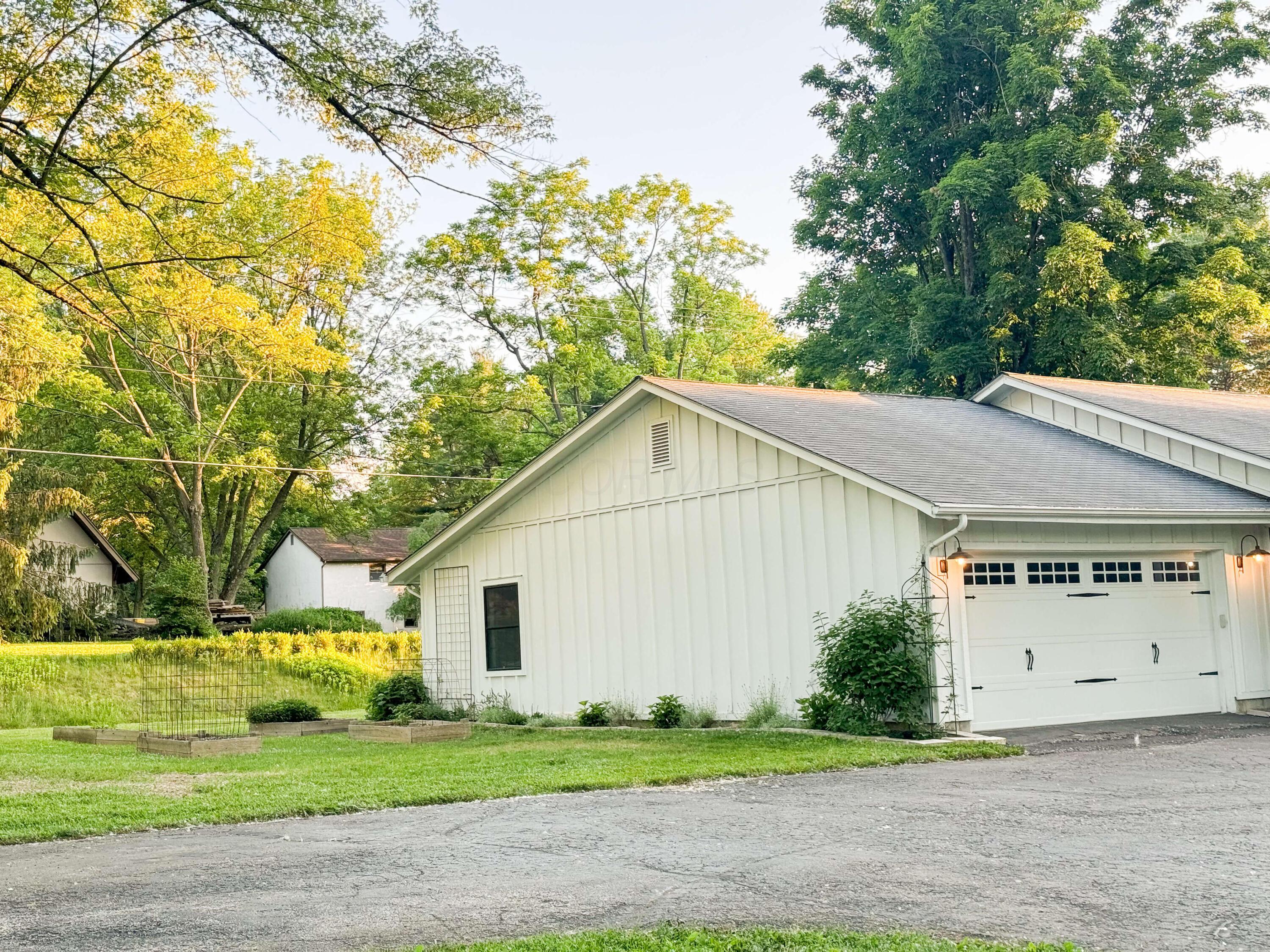 4871 Rutherford Road Powell, OH 43065 - Photo 3 of 63 03