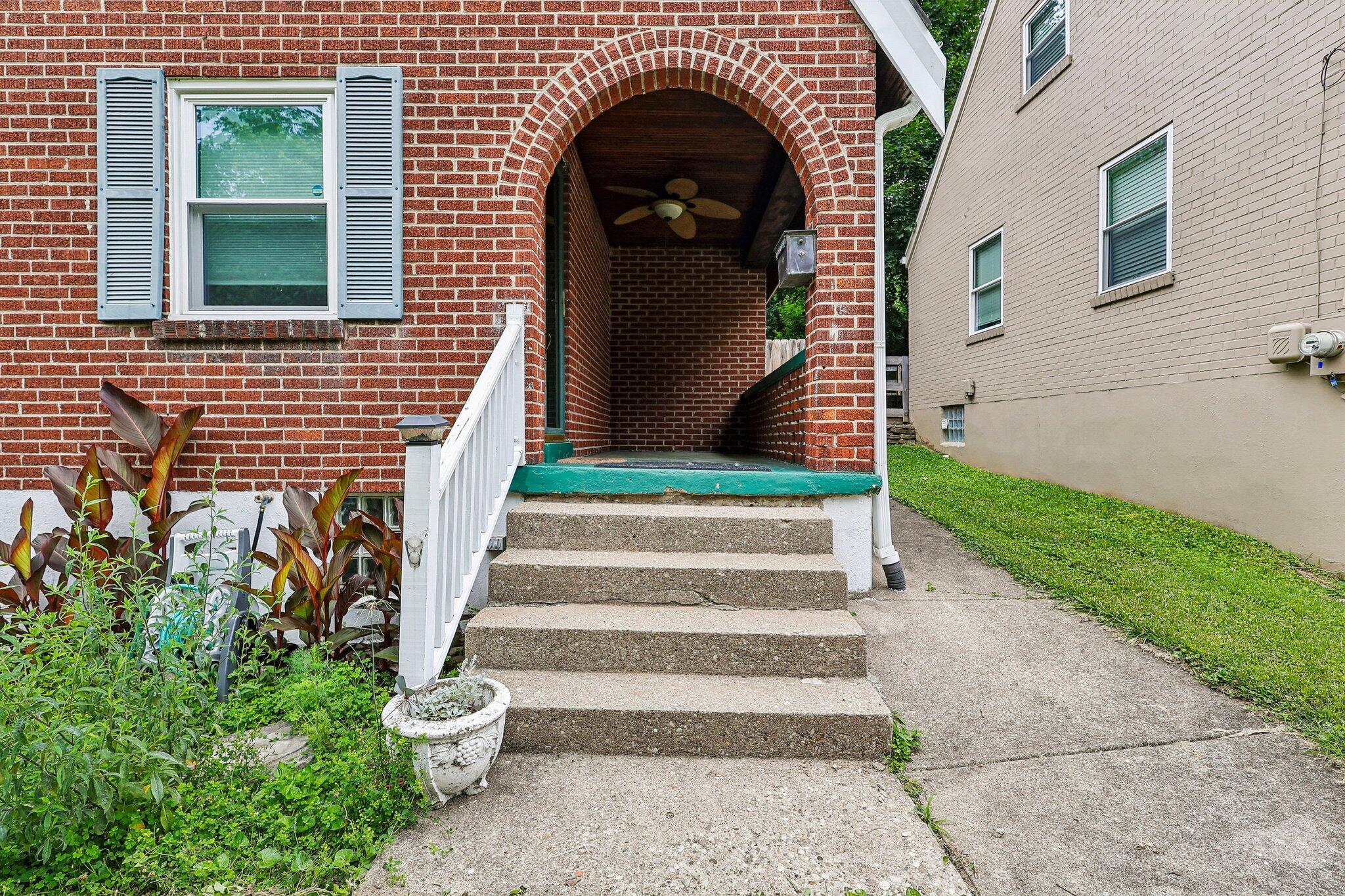 1422 Amsterdam Road Covington, KY 41011 - Photo 3 of 38