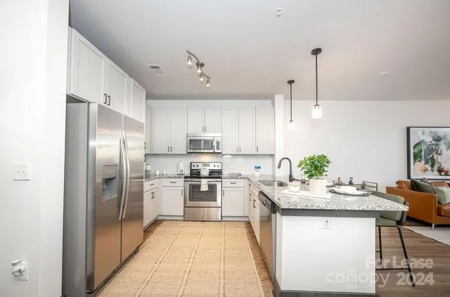 $1,731 | 425 West Trade Street, Unit 1GR, Charlotte, NC 28202