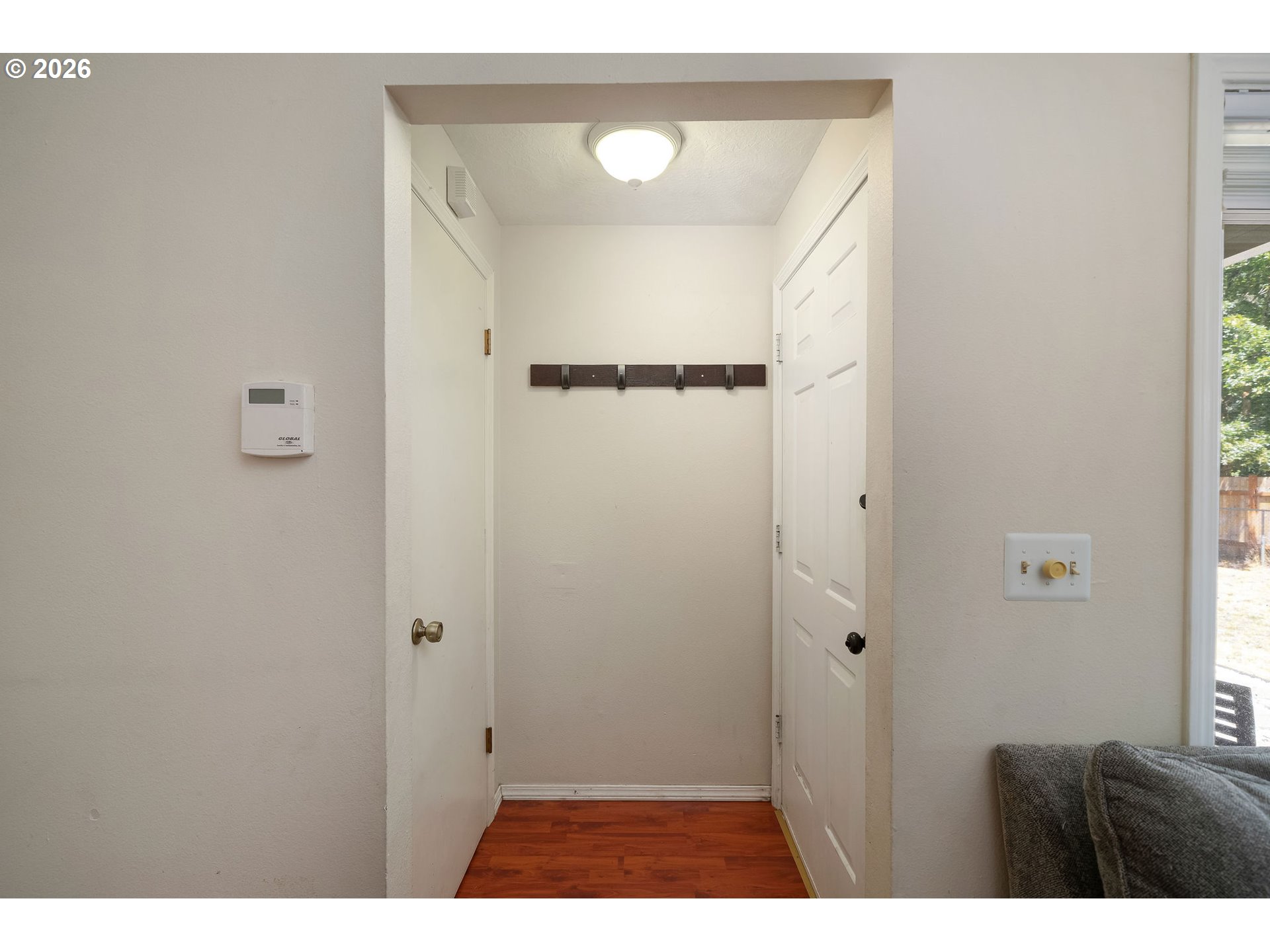 11608 Southeast Reedway Street Portland, OR 97266 - Photo 5 of 32 Entrance/Foyer