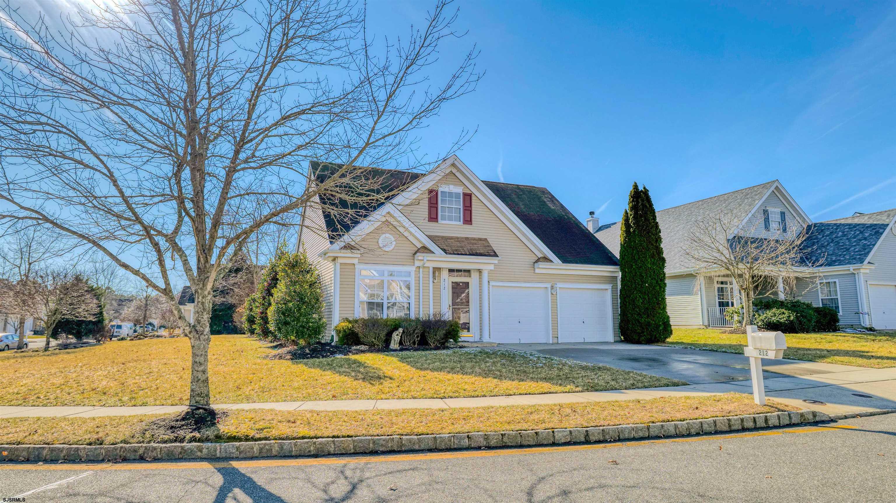 212 Lander Road Egg Harbor Township, NJ 08234 - Photo 2 of 33 a front view of a house with a yard