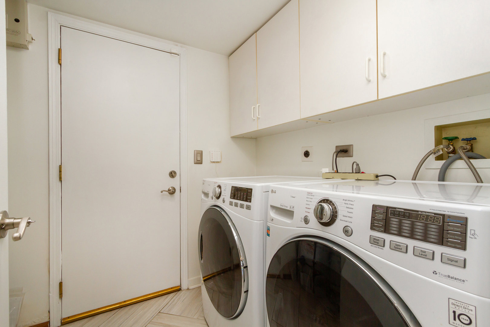 715 Bent Ridge Lane Elgin, IL 60120 - Photo 11 of 20 a utility room with dryer and washer