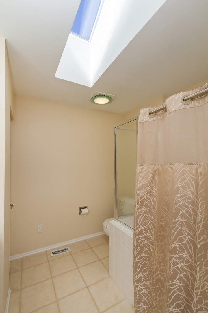 715 Bent Ridge Lane Elgin, IL 60120 - Photo 16 of 20 a bathroom with a bathtub and shower