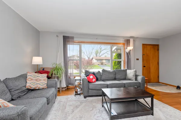 $339,900 | 15017 Sunset Avenue, Oak Forest, IL 60452