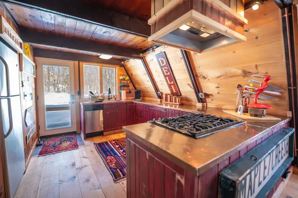 $549,000 | 13 Yodeling Lane, West Dover, VT 05356