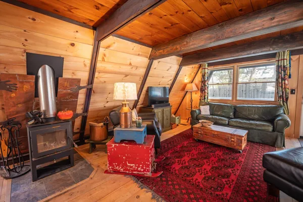 $549,000 | 13 Yodeling Lane, West Dover, VT 05356