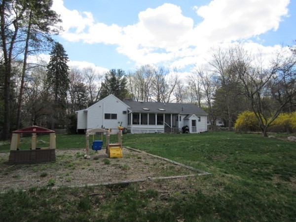 142 Bedford Road Lincoln, MA 01773 - Photo 18 of 24 Gallery Image 18